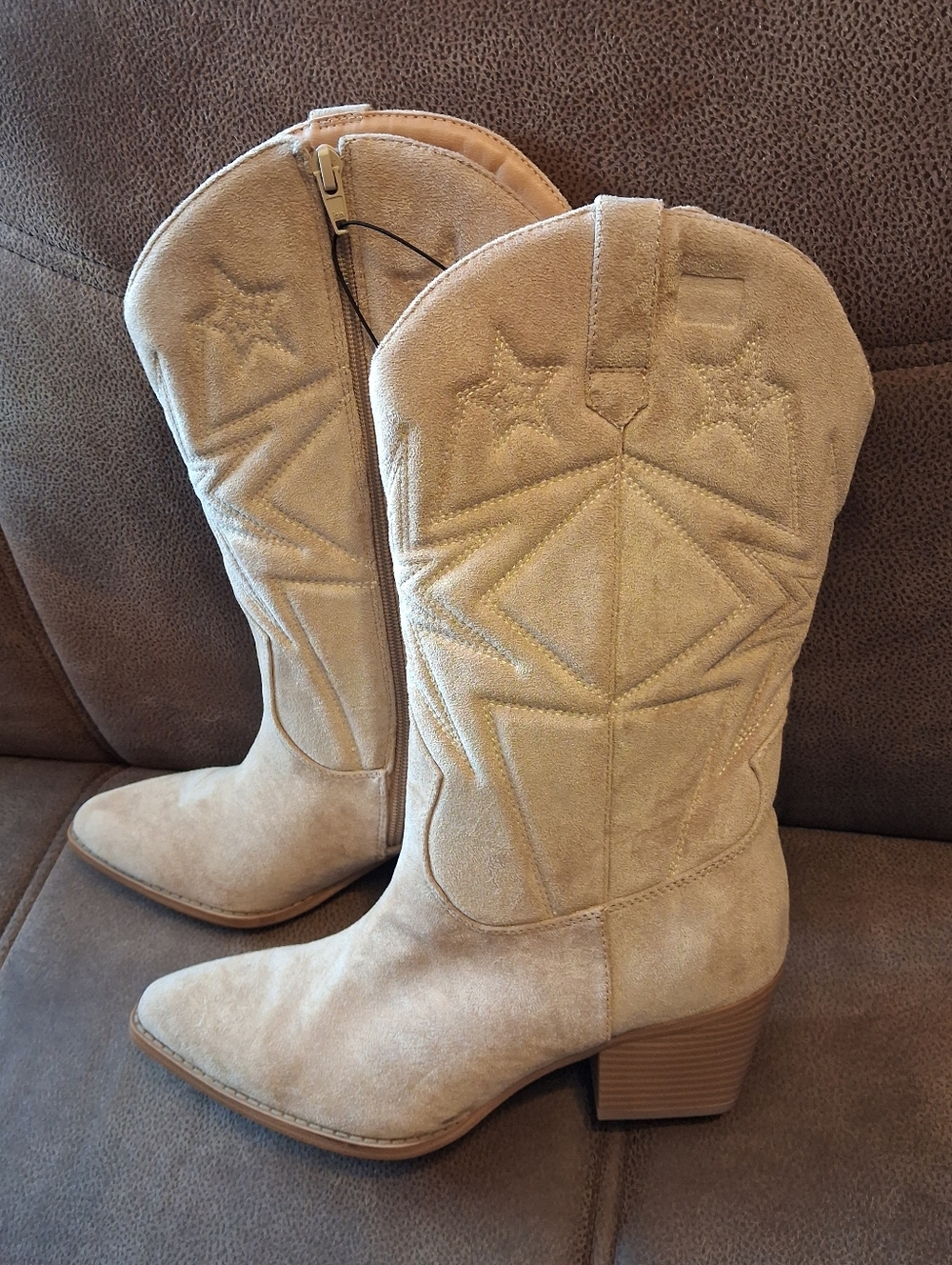 Time And Tru Women's Faux Suede Puffer Western Boots Sand Size 8 1/2
